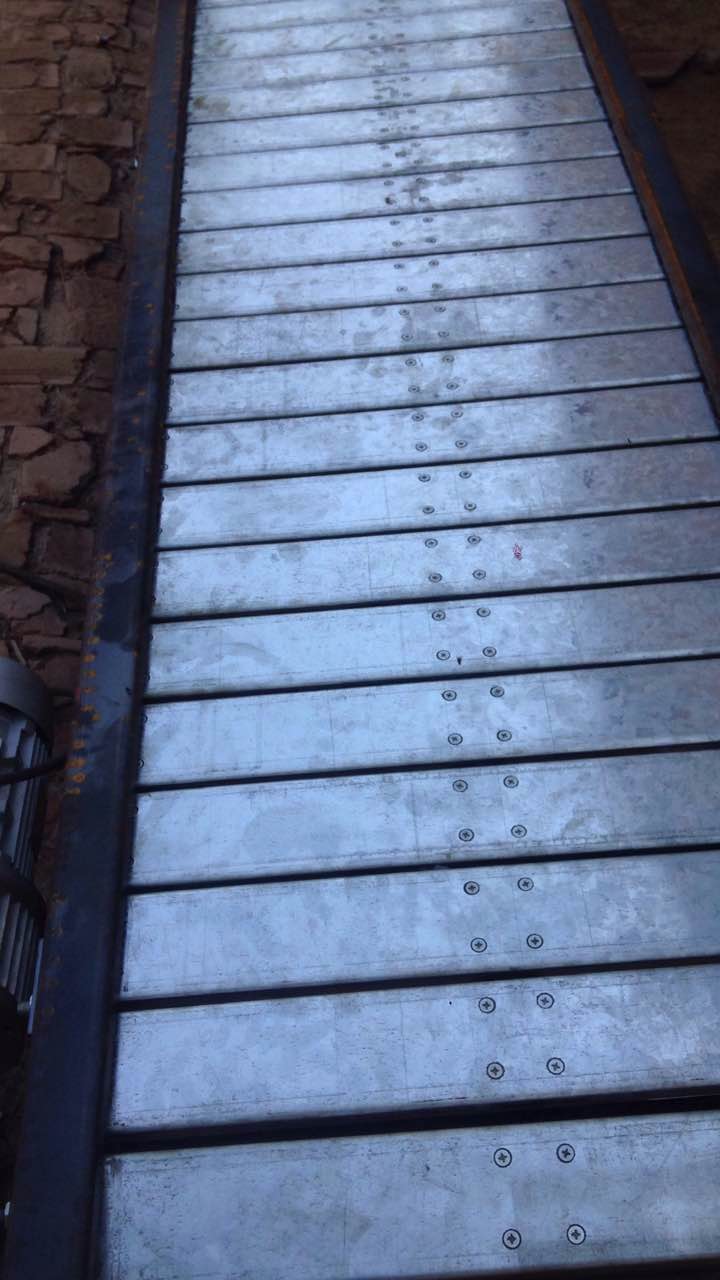 碳鋼板鏈輸送機(jī)