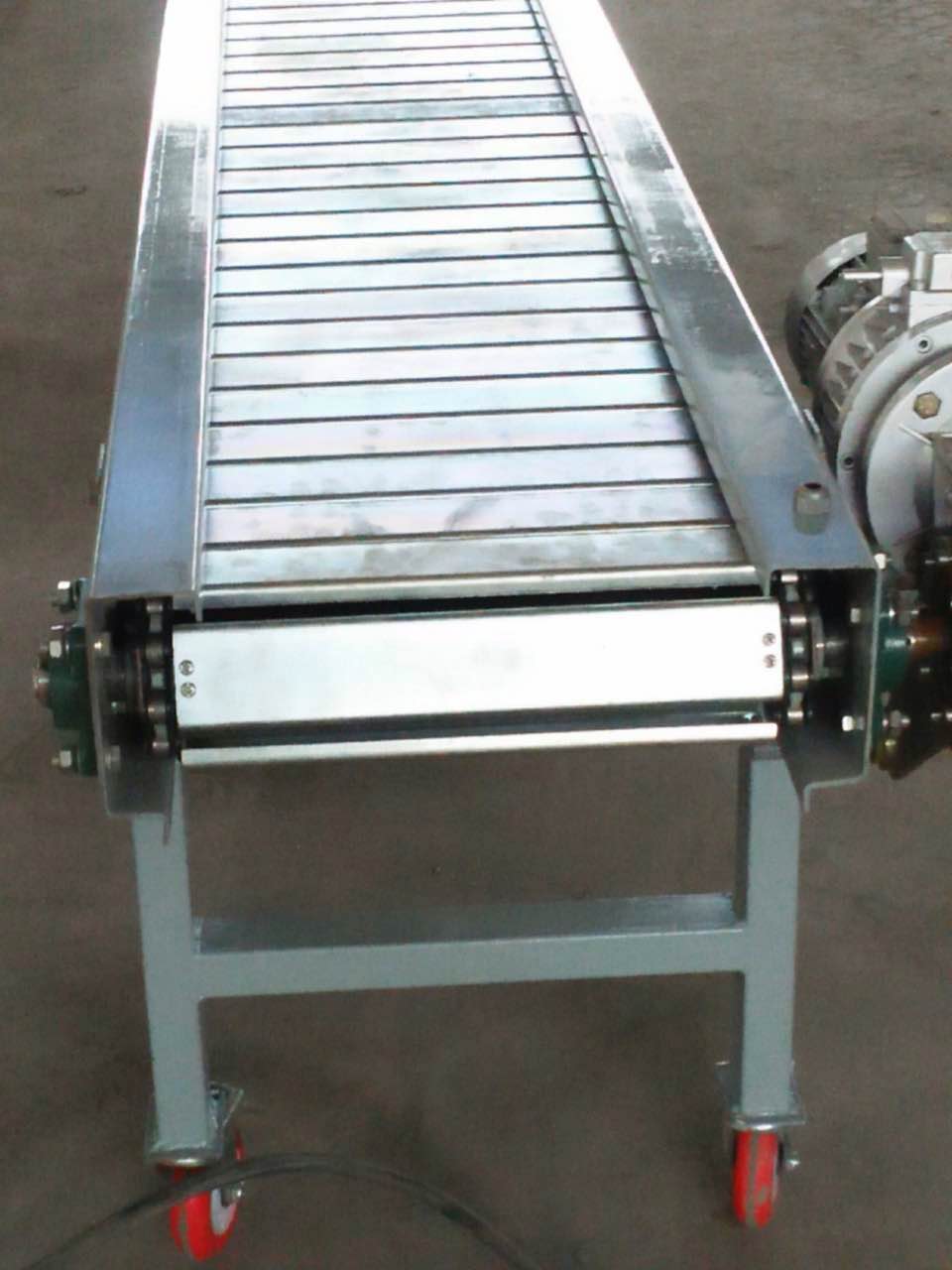 重型板鏈輸送機(jī)